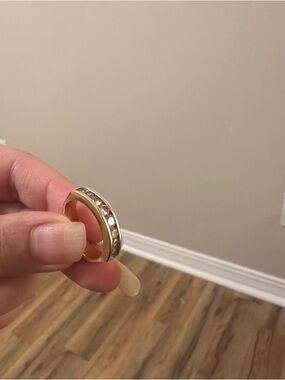 14K Vintage Gold Band Ring with Clear 8 Stones - Gold